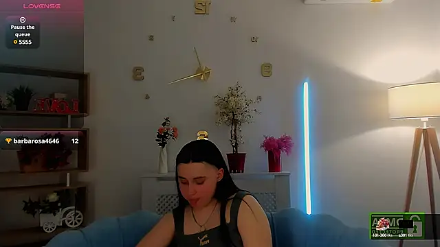 Snapshot of Dolly__Queen_ chatting on February 2025 01:00:02 AM Dolly Queen online show from February 2025 01:00:02 AM