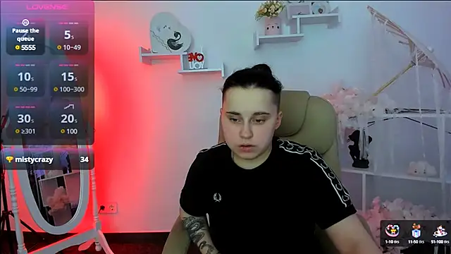 Snapshot of Dolly__Queen_ chatting on February 2025 11:56:02 PM Dolly Queen online show from February 2025 11:56:02 PM