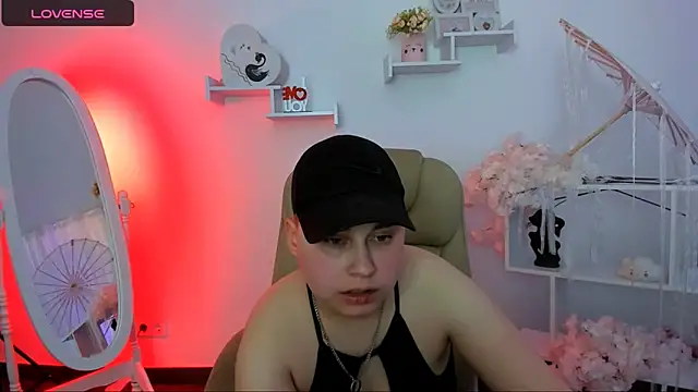 Snapshot of Dolly__Queen_ chatting on March 2025 11:22:01 PM Dolly Queen online show from March 2025 11:22:01 PM