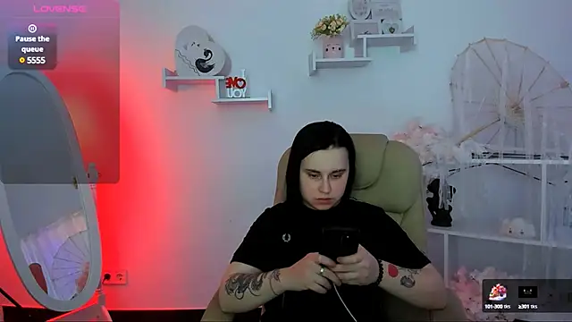 Snapshot of Dolly__Queen_ chatting on March 2025 08:22:01 PM Dolly Queen online show from March 2025 08:22:01 PM