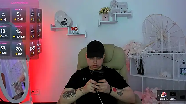 Snapshot of Dolly__Queen_ chatting on March 2025 09:51:01 PM Dolly Queen online show from March 2025 09:51:01 PM