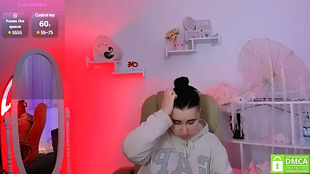 Snapshot of Dolly__Queen_ chatting on March 2025 11:12:01 PM Dolly Queen online show from March 2025 11:12:01 PM