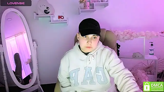 Snapshot of Dolly__Queen_ chatting on March 2025 09:05:02 PM Dolly Queen online show from March 2025 09:05:02 PM