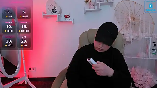 Snapshot of Dolly__Queen_ chatting on March 2025 06:12:02 PM Dolly Queen online show from March 2025 06:12:02 PM