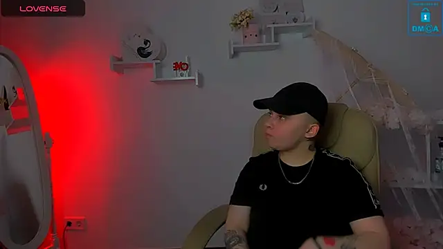 Snapshot of Dolly__Queen_ chatting on March 2025 01:00:02 AM Dolly Queen online show from March 2025 01:00:02 AM