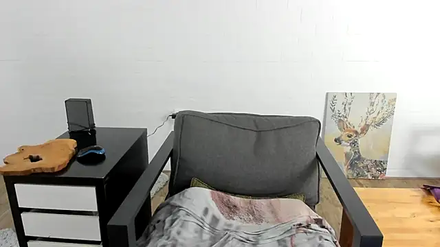 MendiPetite online show from February 2025 09:11:01 AM