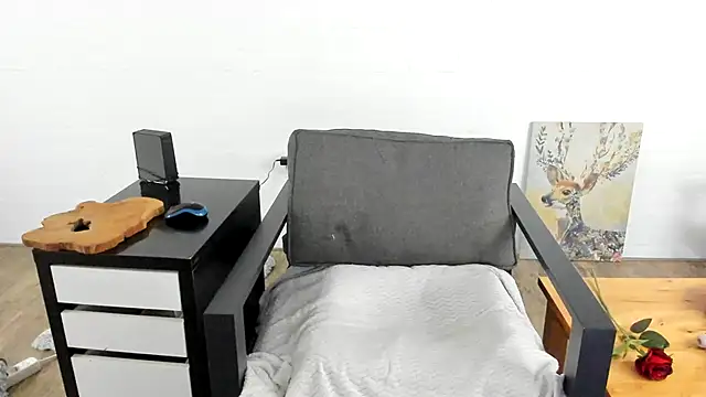 MendiPetite online show from February 2025 10:07:02 AM