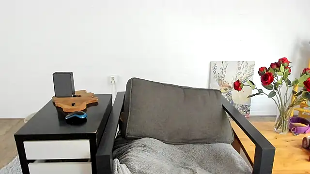 MendiPetite online show from October 2025 08:48:01 AM