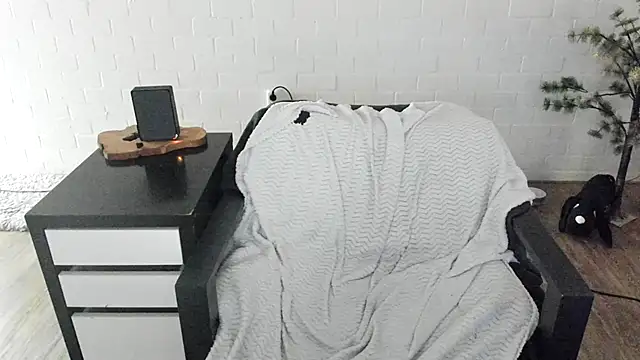 MendiPetite online show from March 2026 08:46:02 PM