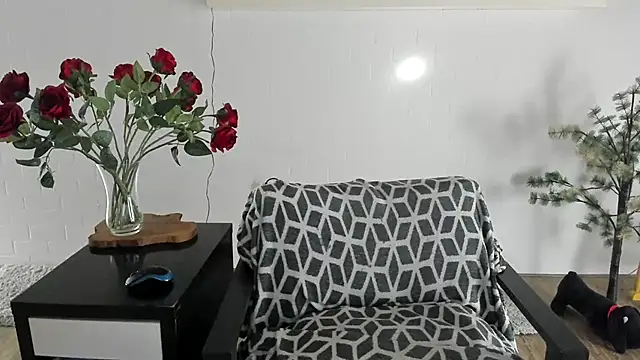 Snapshot of MendiPetite chatting on April 2026 04:53:02 PM MendiPetite online show from April 2026 04:53:02 PM