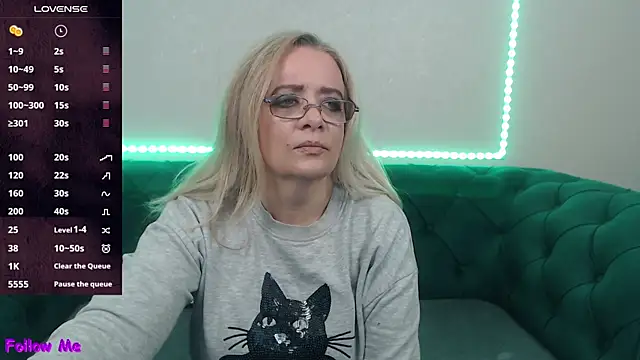 IvanaCharm online show from October 2025 03:38:01 AM