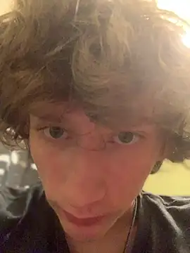 Batman333444 online show from February 2026 07:56:02 PM