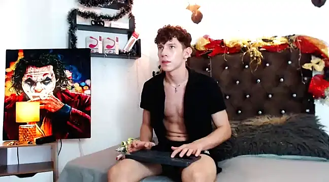 Snapshot of flowers18 chatting on December 2024 08:27:01 PM flowers18 online show from December 2024 08:27:01 PM