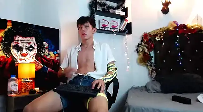 Snapshot of flowers18 chatting on December 2024 11:56:01 PM flowers18 online show from December 2024 11:56:01 PM