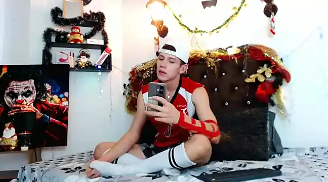 Snapshot of flowers18 chatting on December 2024 07:43:02 PM flowers18 online show from December 2024 07:43:02 PM