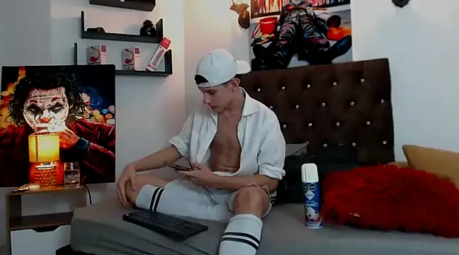 Snapshot of flowers18 chatting on January 2025 08:58:02 PM flowers18 online show from January 2025 08:58:02 PM