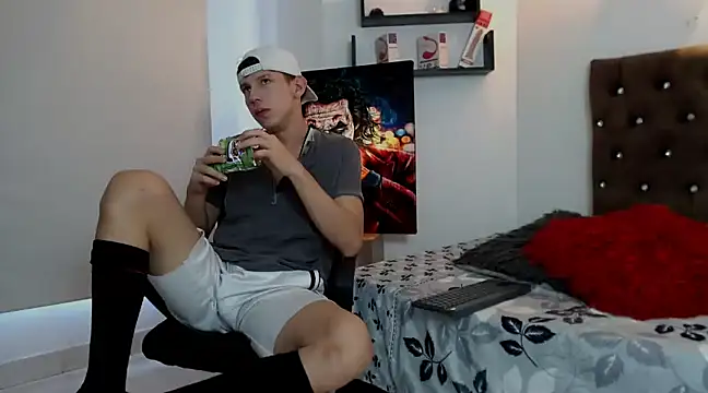 Snapshot of flowers18 chatting on January 2025 09:32:01 PM flowers18 online show from January 2025 09:32:01 PM