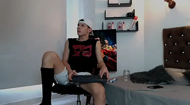 Snapshot of flowers18 chatting on January 2025 09:26:01 PM flowers18 online show from January 2025 09:26:01 PM