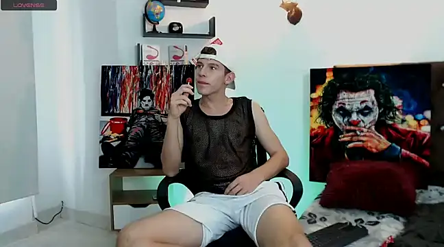 Snapshot of flowers18 chatting on March 2025 09:27:01 PM flowers18 online show from March 2025 09:27:01 PM