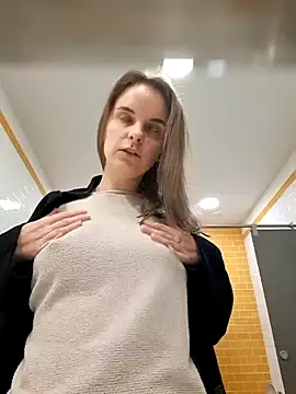 Snapshot of RaonXO chatting on December 2024 06:28:01 PM RaonXO online show from December 2024 06:28:01 PM