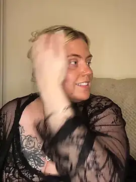 Snapshot of Blondiee3088 chatting on January 2025 11:54:01 PM Blondiee3088 online show from January 2025 11:54:01 PM