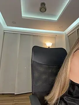 nicollefiorett online show from November 2025 11:04:02 PM