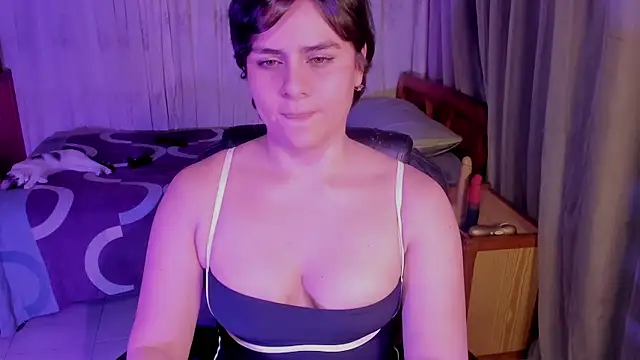 Snapshot of isabelacooperr chatting on May 2026 08:54:02 AM isabelacooperr online show from May 2026 08:54:02 AM