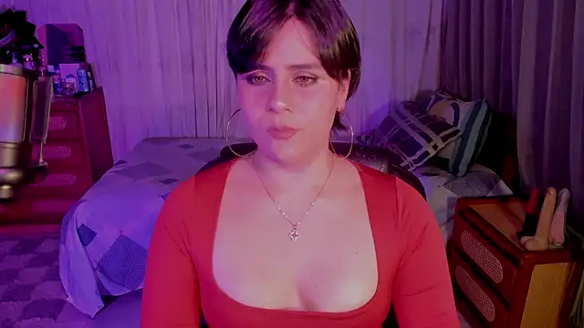 Snapshot of isabelacooperr chatting on June 2026 12:33:02 PM isabelacooperr online show from June 2026 12:33:02 PM