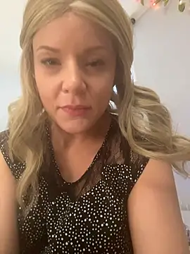 EllaSnow online show from April 2026 05:25:02 PM