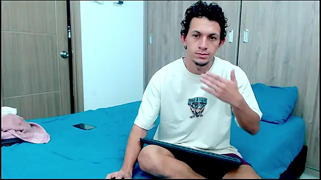 meridandwither online show from May 2026 10:44:01 AM