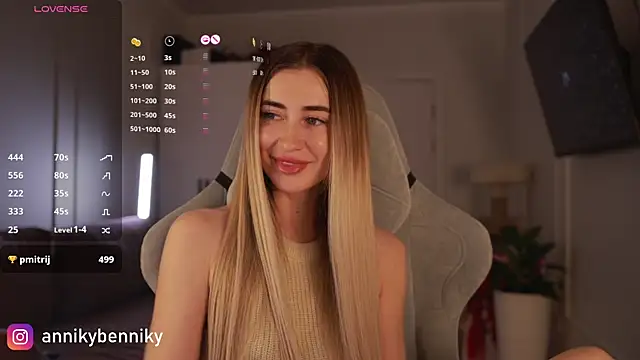 Coconutkittyy online show from December 2024 05:11:01 PM