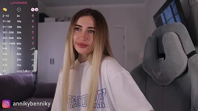 Coconutkittyy online show from December 2024 07:16:02 PM