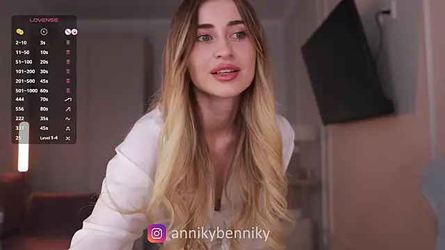 Coconutkittyy online show from March 2025 02:42:02 PM