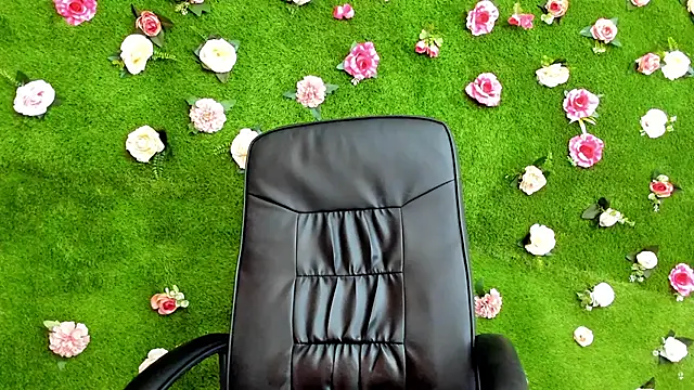 Huge Titties  online show from March 2025 10:38:01 AM