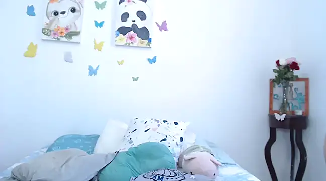 Snapshot of SaraBlosson chatting on December 2024 07:29:01 PM SaraBlosson online show from December 2024 07:29:01 PM