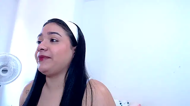 Snapshot of SaraBlosson chatting on September 2025 01:11:02 PM SaraBlosson online show from September 2025 01:11:02 PM