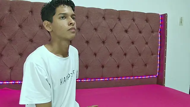 Snapshot of boys_yourparty chatting on March 2025 01:40:01 PM boys yourparty online show from March 2025 01:40:01 PM