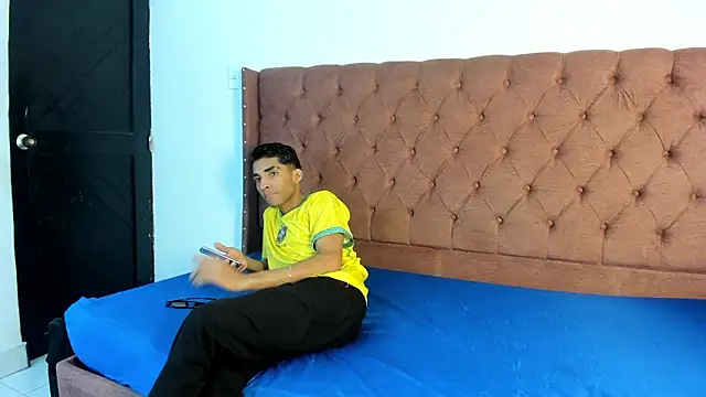 Snapshot of boys_yourparty chatting on September 2025 01:05:02 PM boys yourparty online show from September 2025 01:05:02 PM