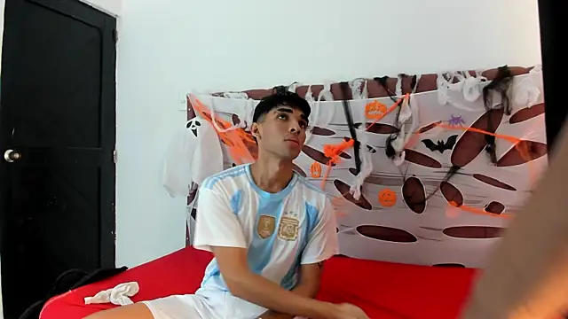 Snapshot of boys_yourparty chatting on October 2025 01:11:01 PM boys yourparty online show from October 2025 01:11:01 PM