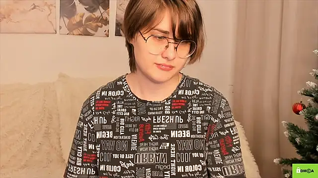 Snapshot of Funny_bunnyy chatting on December 2024 09:31:01 PM Funny bunnyy online show from December 2024 09:31:01 PM