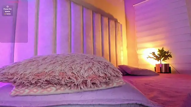 lil hanna18 online show from October 2025 10:04:01 AM