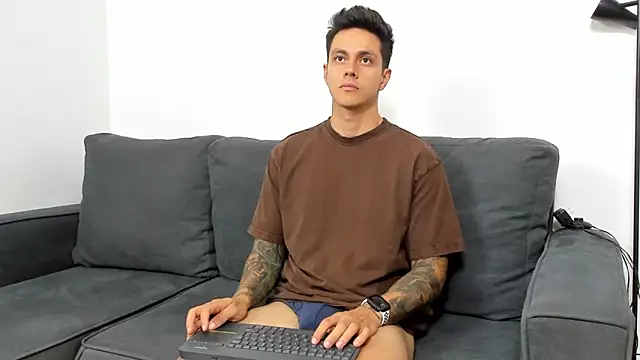 Snapshot of JeanBroc chatting on October 2025 08:19:01 PM JeanBroc online show from October 2025 08:19:01 PM