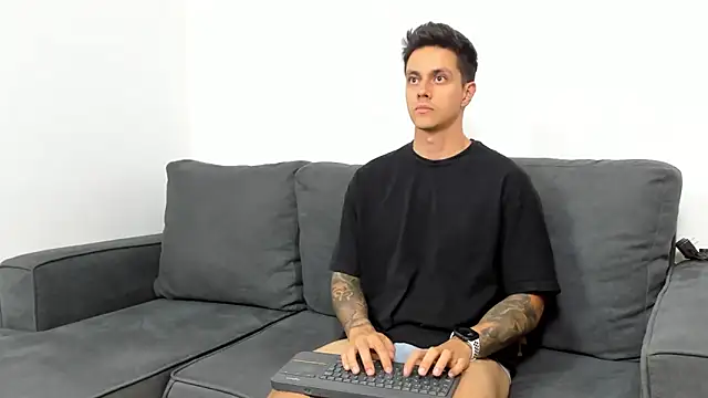 Snapshot of JeanBroc chatting on October 2025 08:31:02 PM JeanBroc online show from October 2025 08:31:02 PM