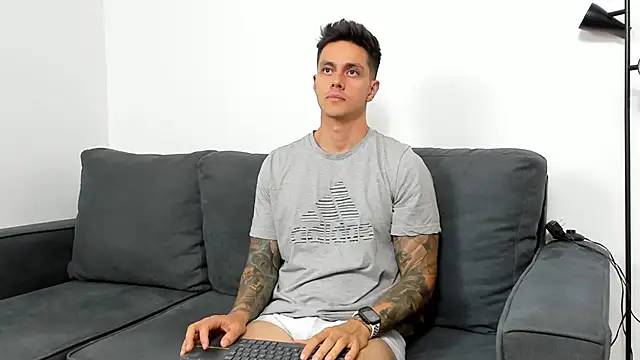 Snapshot of JeanBroc chatting on October 2025 08:20:02 PM JeanBroc online show from October 2025 08:20:02 PM