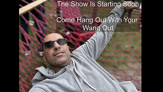 Snapshot of bear_russian_hunk chatting on January 2026 04:12:02 PM bear russian hunk online show from January 2026 04:12:02 PM