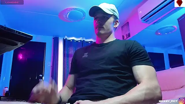 Snapshot of mickeypict chatting on November 2025 01:39:01 AM mickeypict online show from November 2025 01:39:01 AM