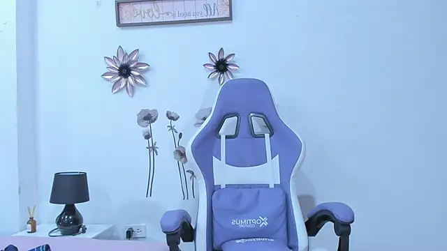 Snapshot of AnneGagner chatting on December 2024 09:50:01 PM AnneGagner online show from December 2024 09:50:01 PM