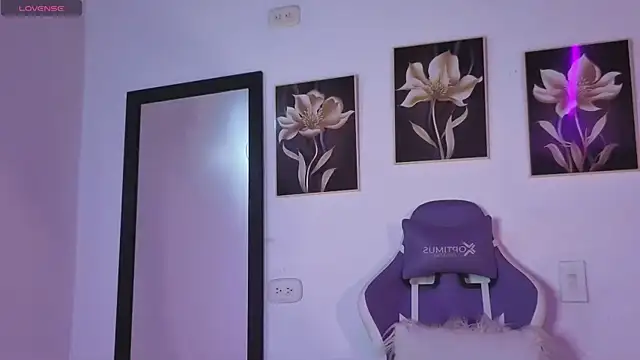 Snapshot of AnneGagner chatting on November 2025 11:26:02 PM AnneGagner online show from November 2025 11:26:02 PM