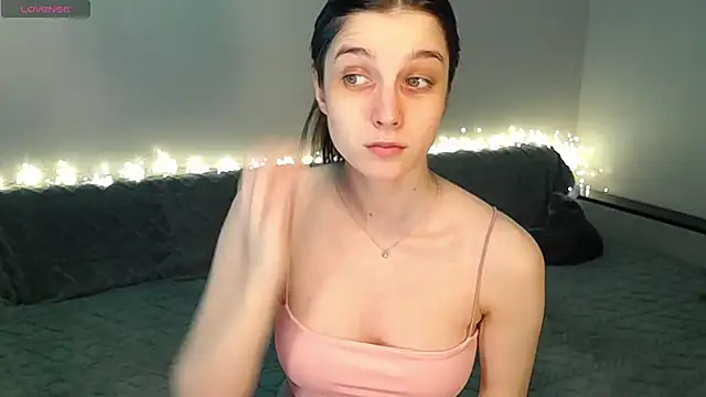 Abigail Wills online show from November 2025 05:23:02 PM