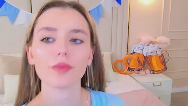 Snapshot of MarybethSnow chatting on October 2025 05:11:01 PM MarybethSnow online show from October 2025 05:11:01 PM